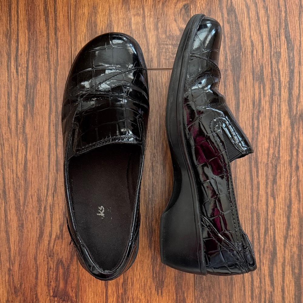Clarks brand Black Patent Leather comfort shoes